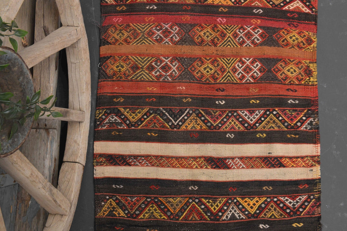 El yapımı vintage halı 74x203 cm i̇kat desenli yün - açık alan görünümü