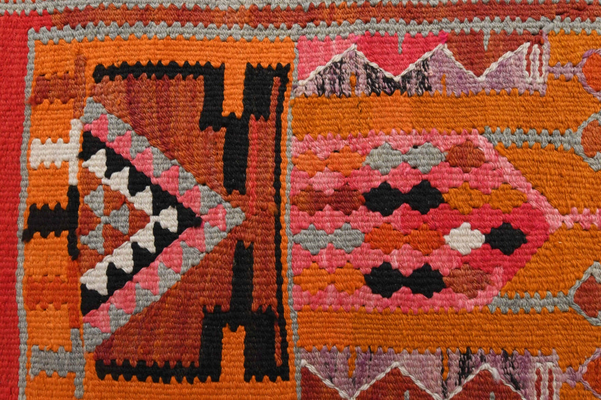 Anadolu kökenli el dokuma kilim – 1960'lar üretimi, ikat desenli