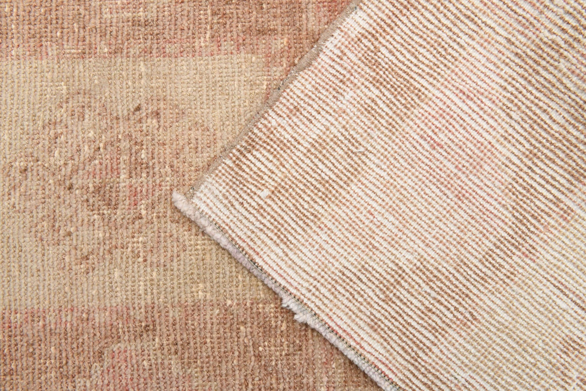 El yapımı vintage yolluk 86x229 cm oryantal desenli yün - ışık altında renk detayı