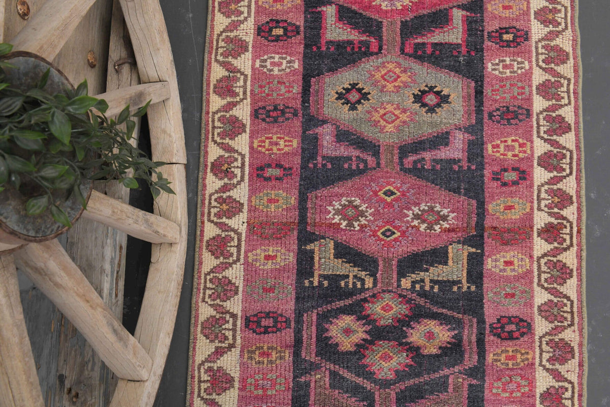 Vintage yolluk 86x341 cm – turuncu, pembe ve kırmızı tribal desenli, el dokuma