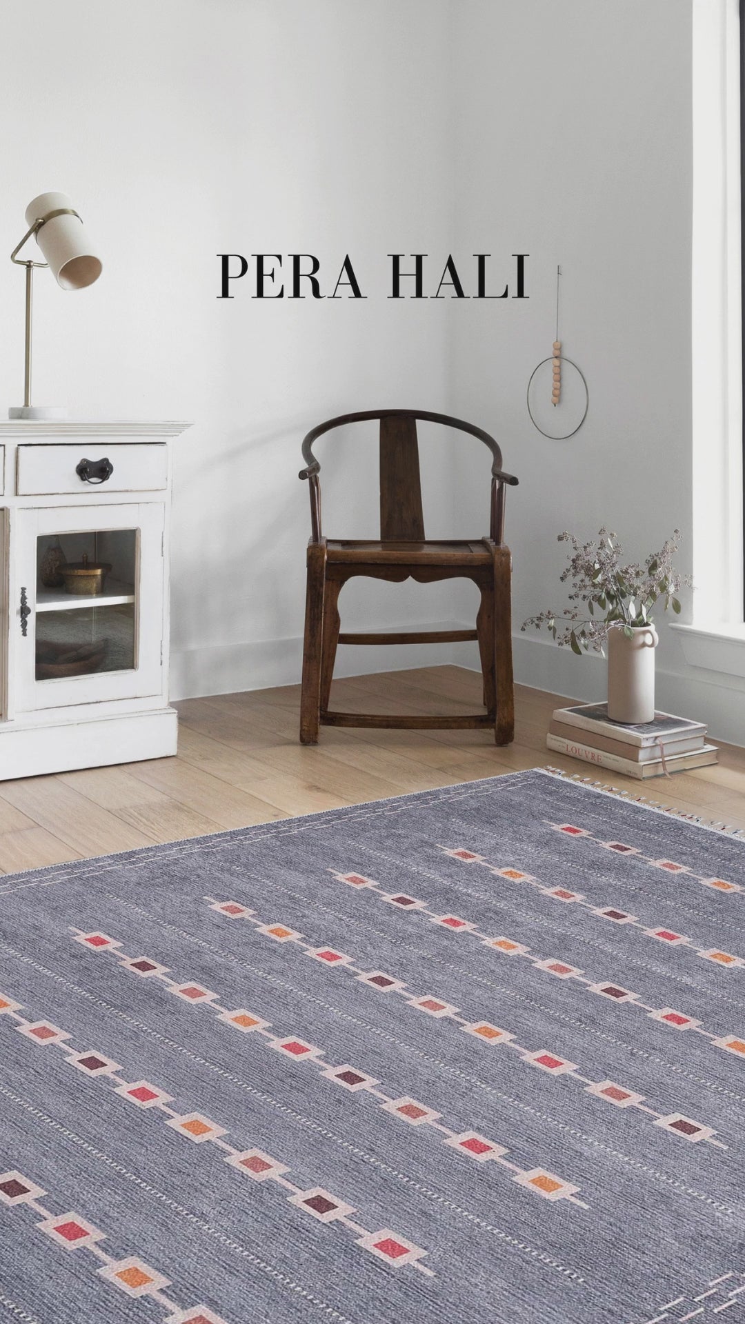 Video laden: Blassrosa, cremebeige, geometrisch gemusterter Kelim-Teppich