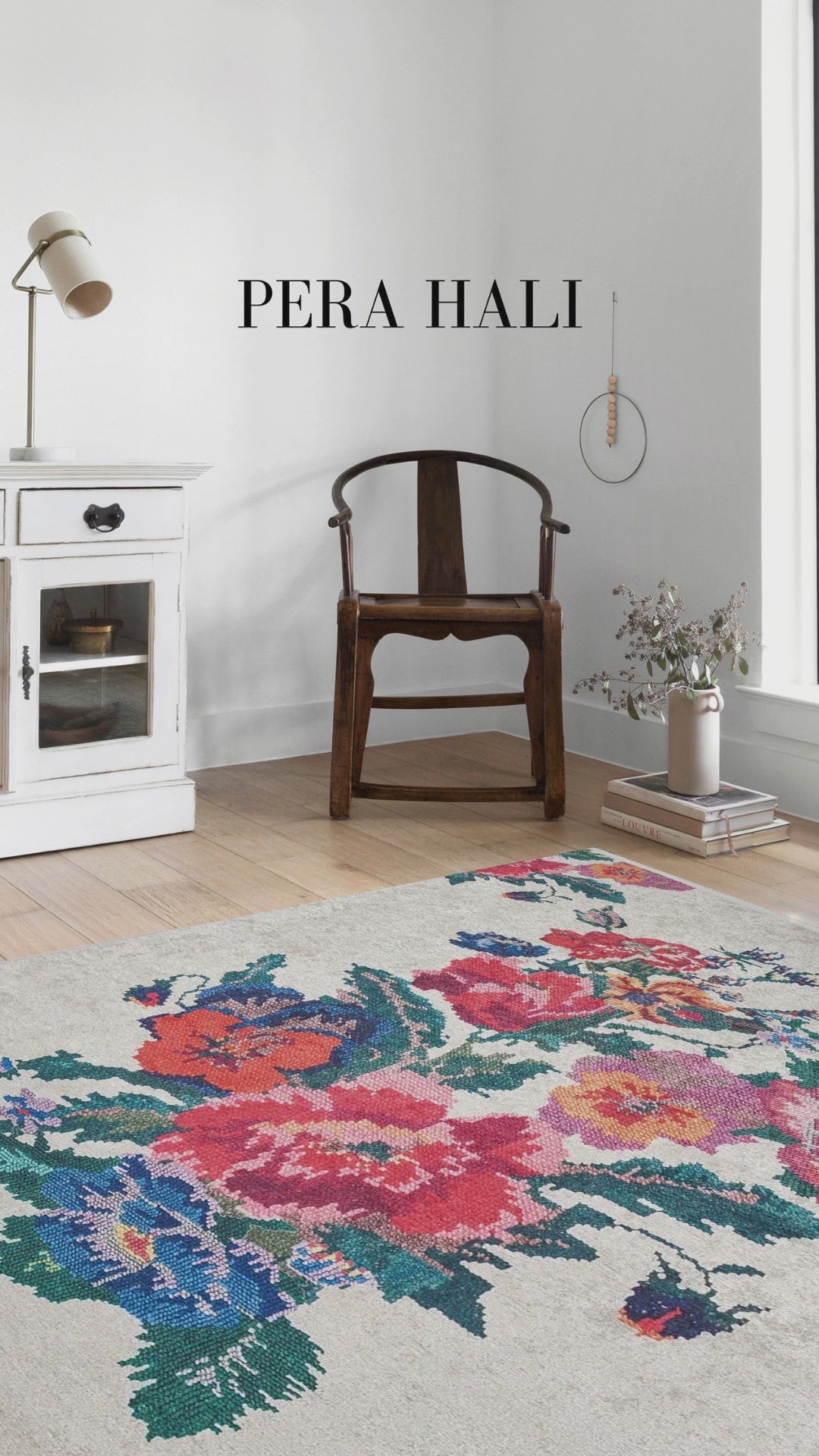 Videoyu yükle: Karabağ Beyaz Çiçekli Dekoratif Halı