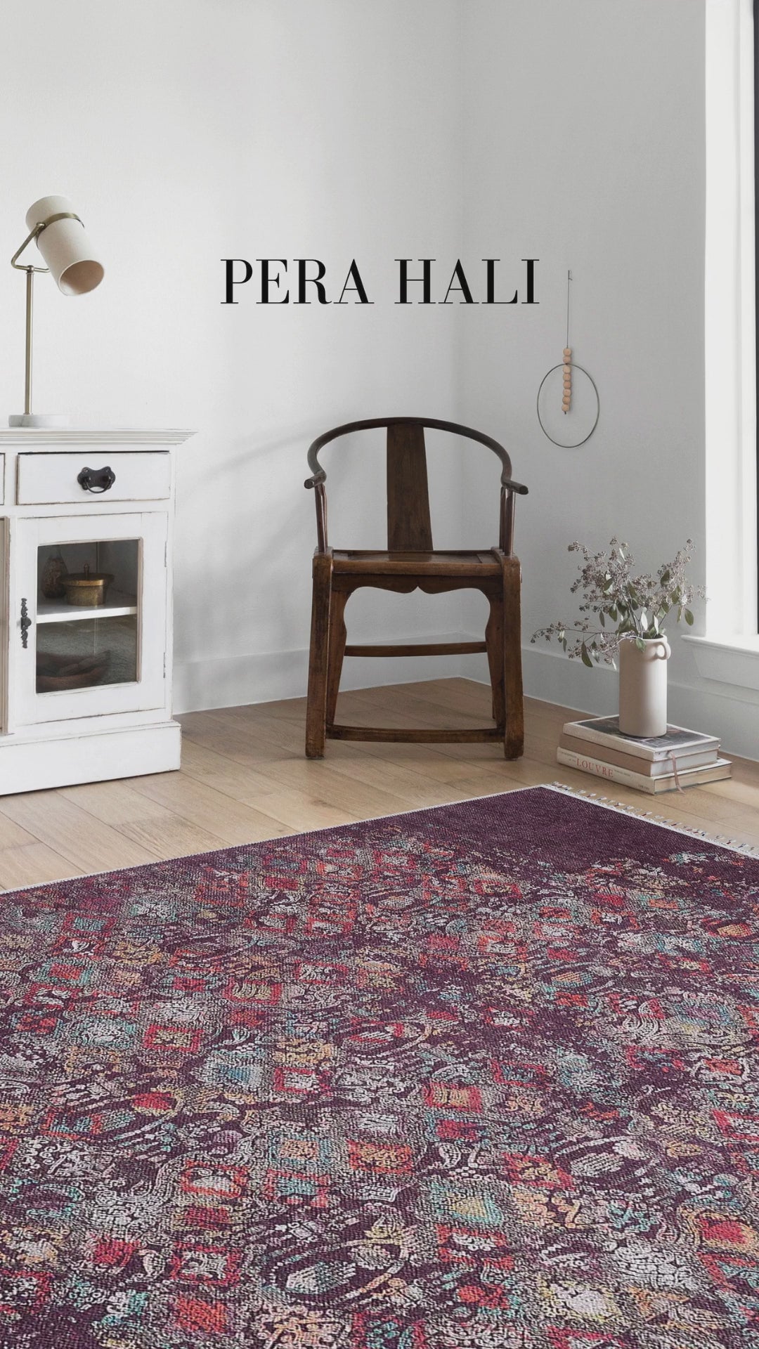 Video laden: Blassrosa, cremebeige, geometrisch gemusterter Kelim-Teppich