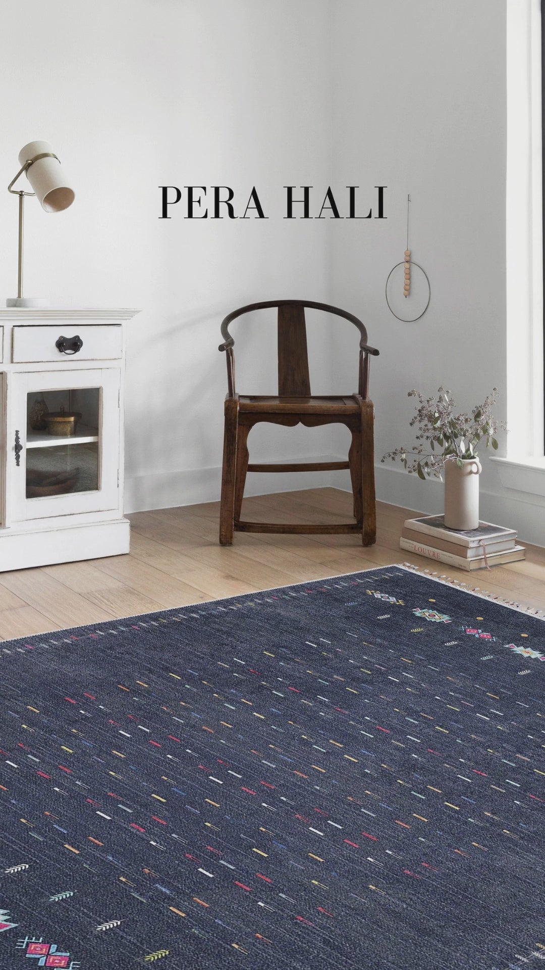 Video laden: Blassrosa, cremebeige, geometrisch gemusterter Kelim-Teppich