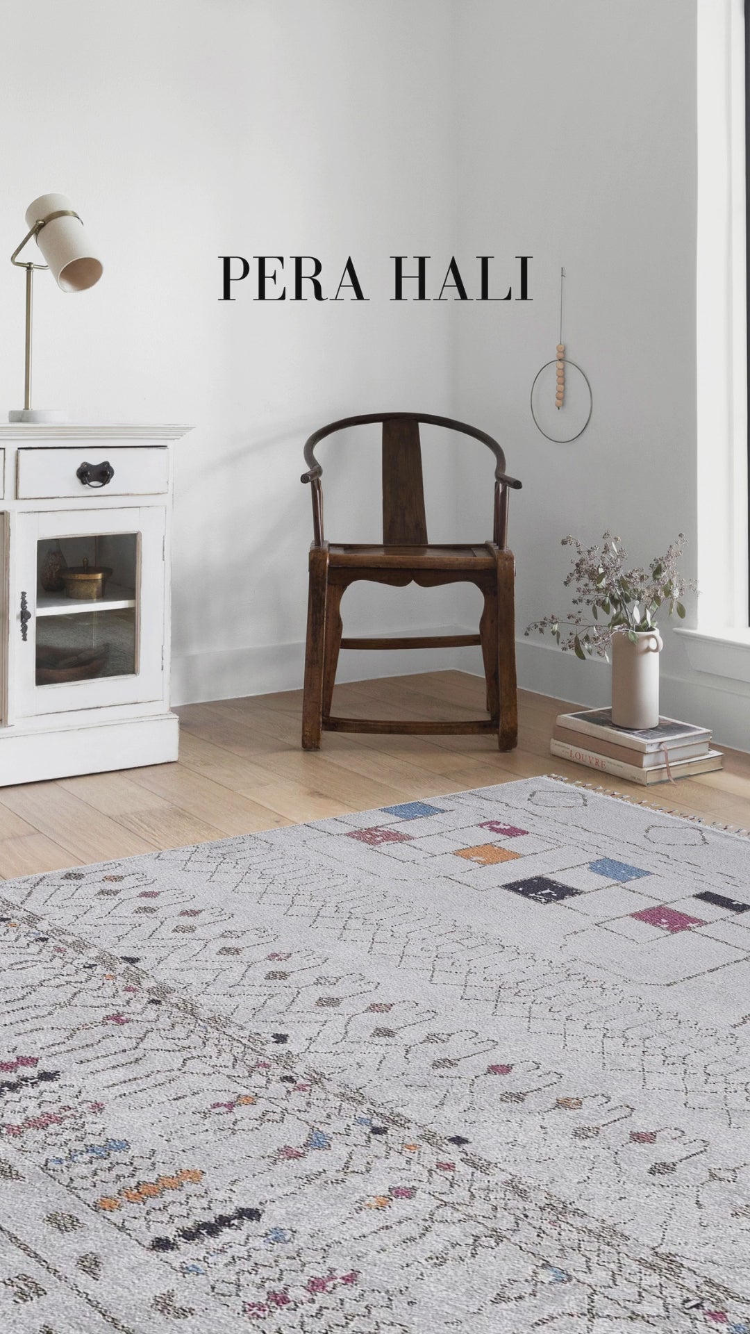 Video laden: Blassrosa, cremebeige, geometrisch gemusterter Kelim-Teppich