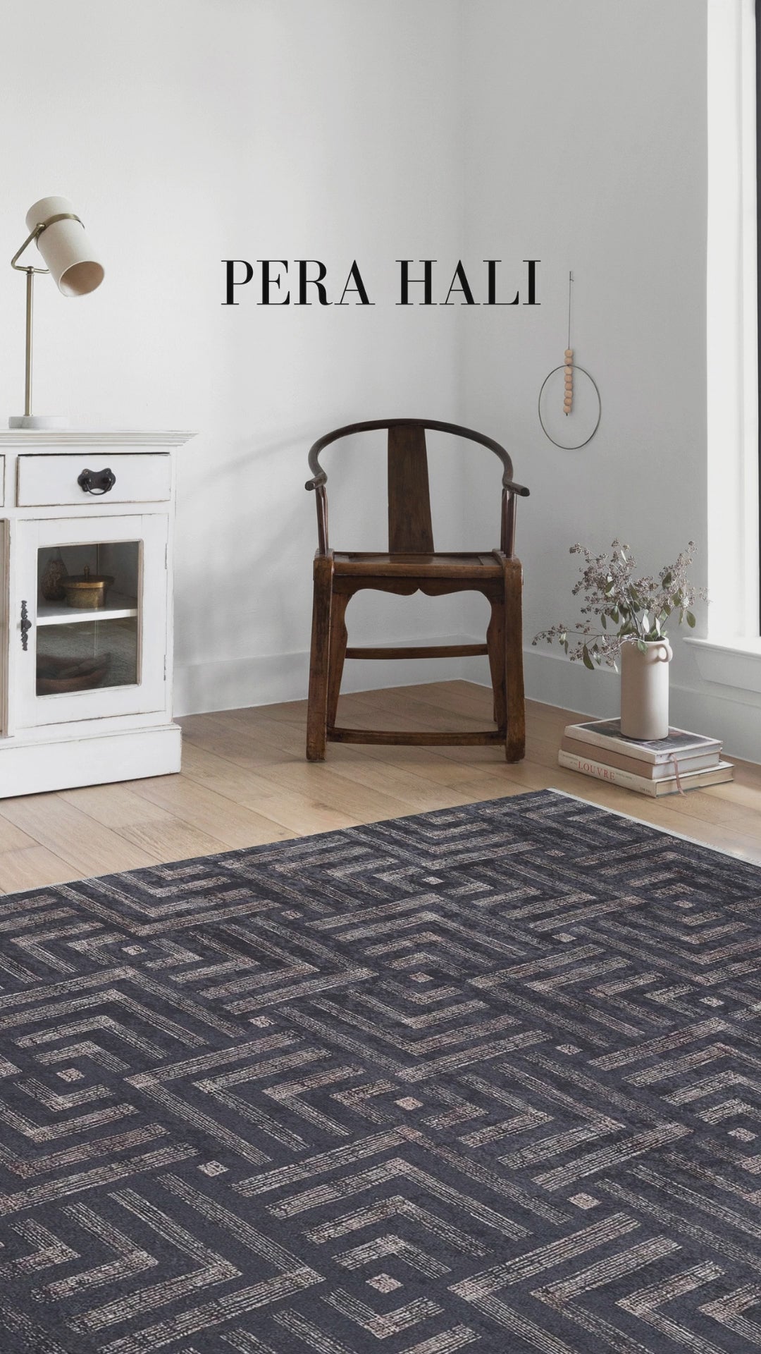 Video laden: Blassrosa, cremebeige, geometrisch gemusterter Kelim-Teppich