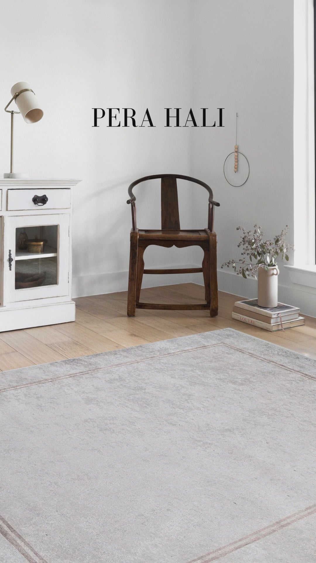 Videoyu yükle: Açık Gri İnce Bordürlü Modern Yıkanabilir Halı