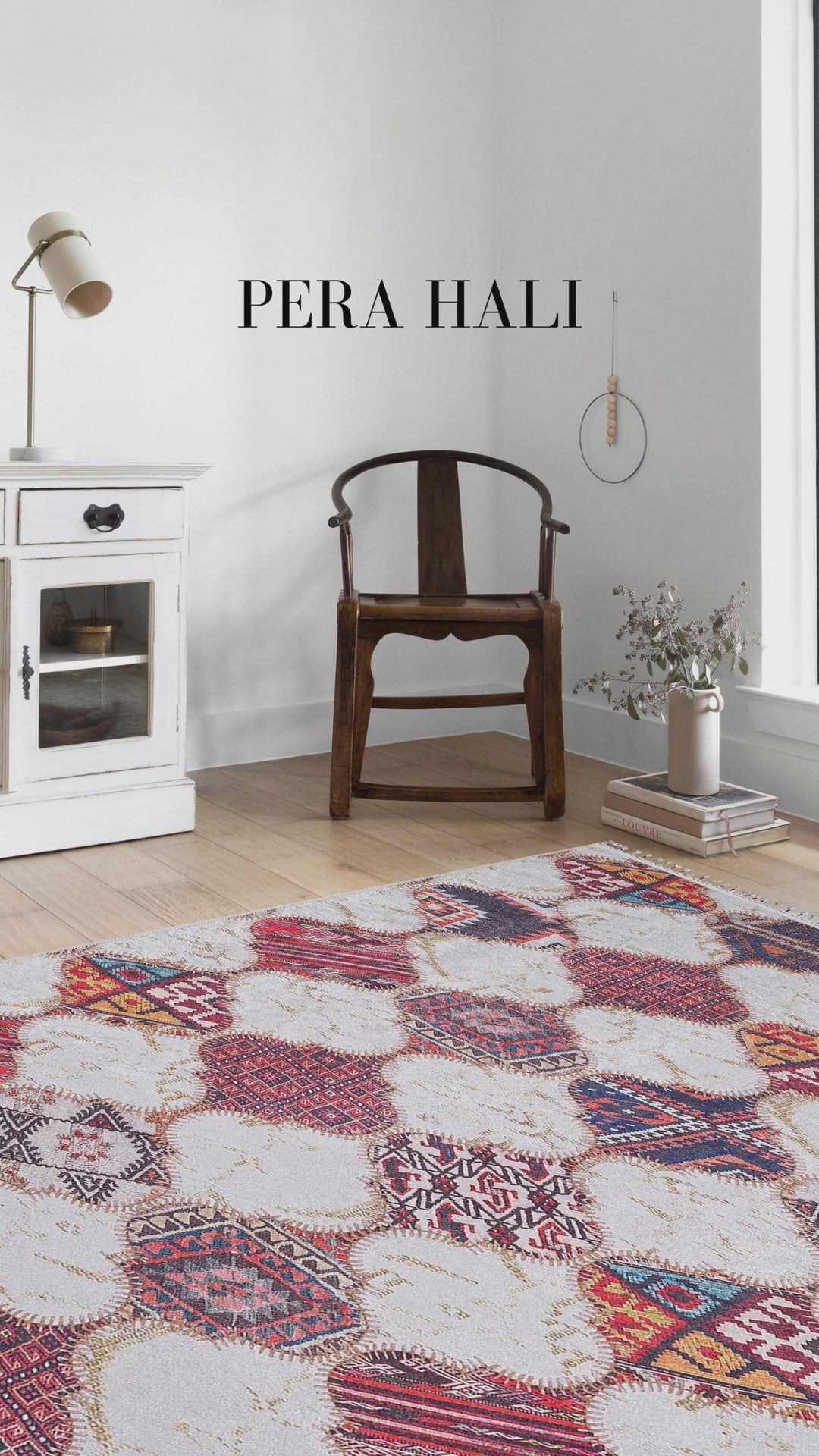 Video laden: Marokkanischer Teppich im farbenfrohen Wabenmuster-Patchwork-Look