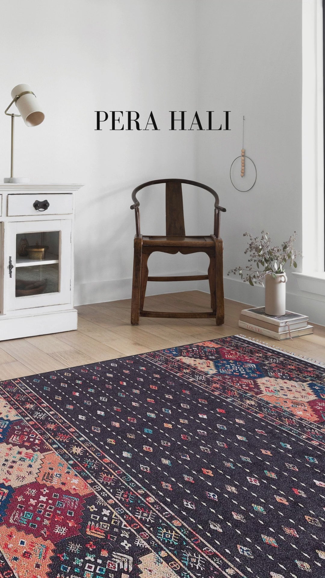 Video laden: Blassrosa, cremebeige, geometrisch gemusterter Kelim-Teppich