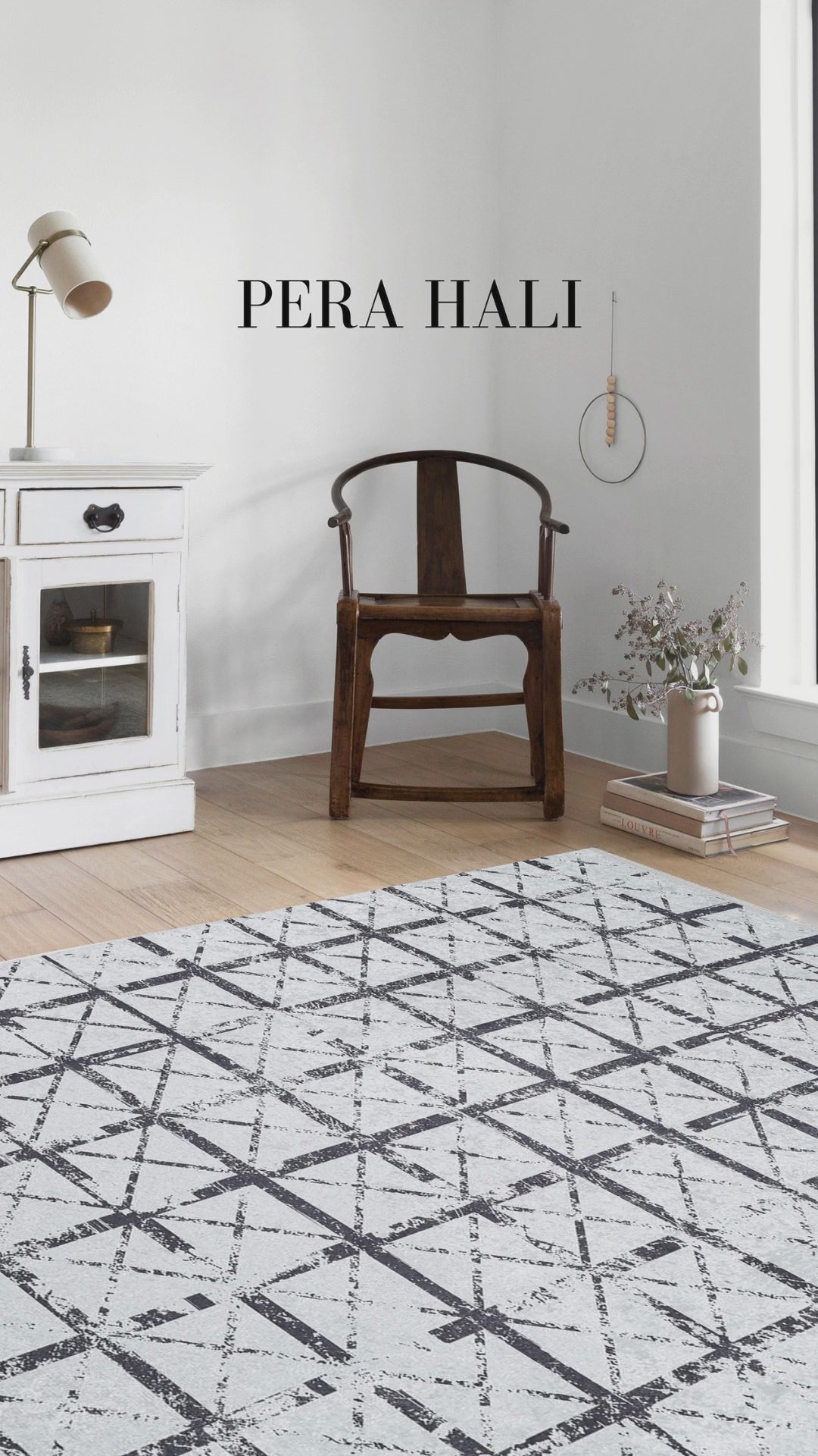 Videoyu yükle: Beyaz ve Siyah Kafes Desenli Halı