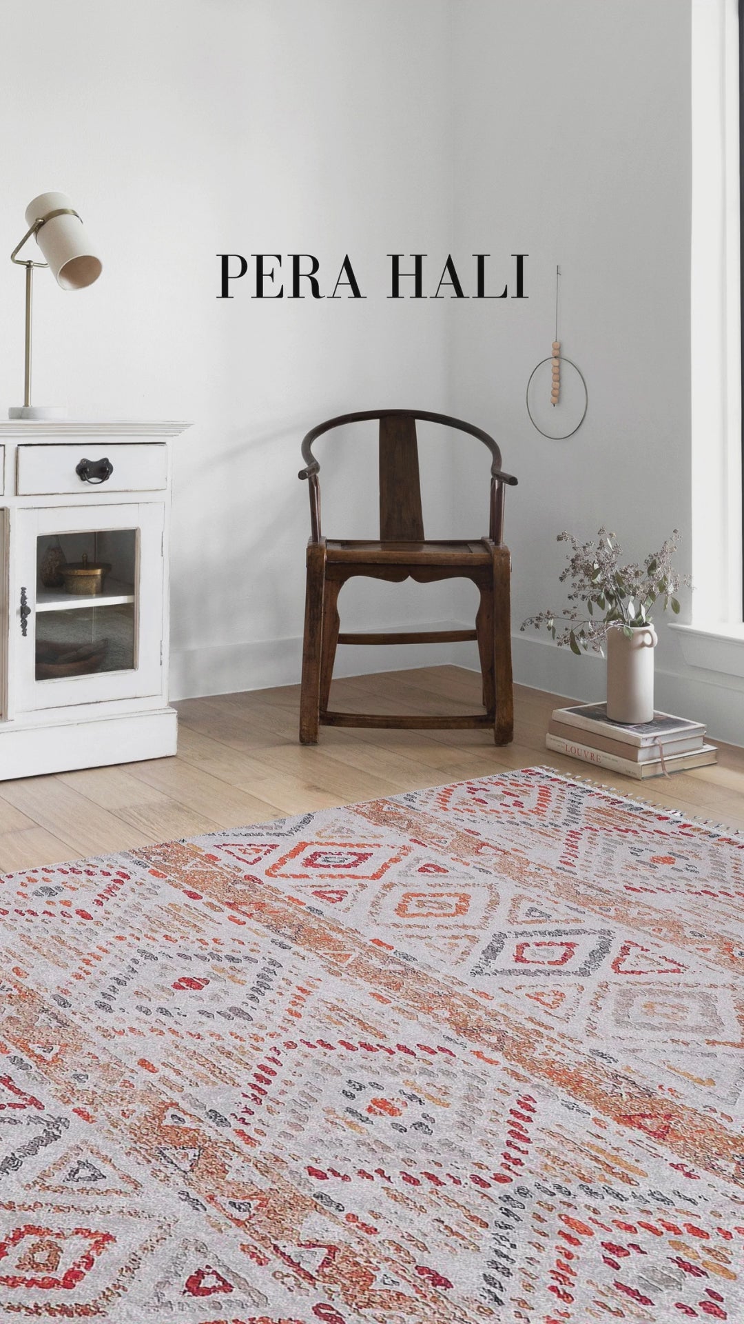 Video laden: Blassrosa, cremebeige, geometrisch gemusterter Kelim-Teppich