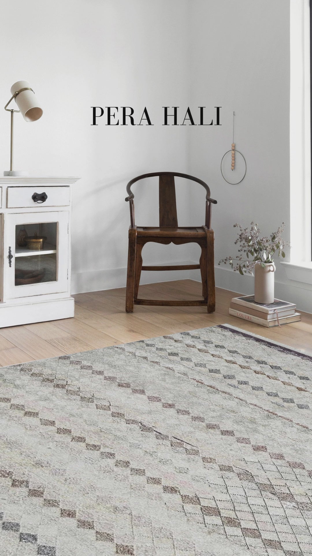 Video laden: Beigebrauner geometrischer antiker Vintage-Teppich