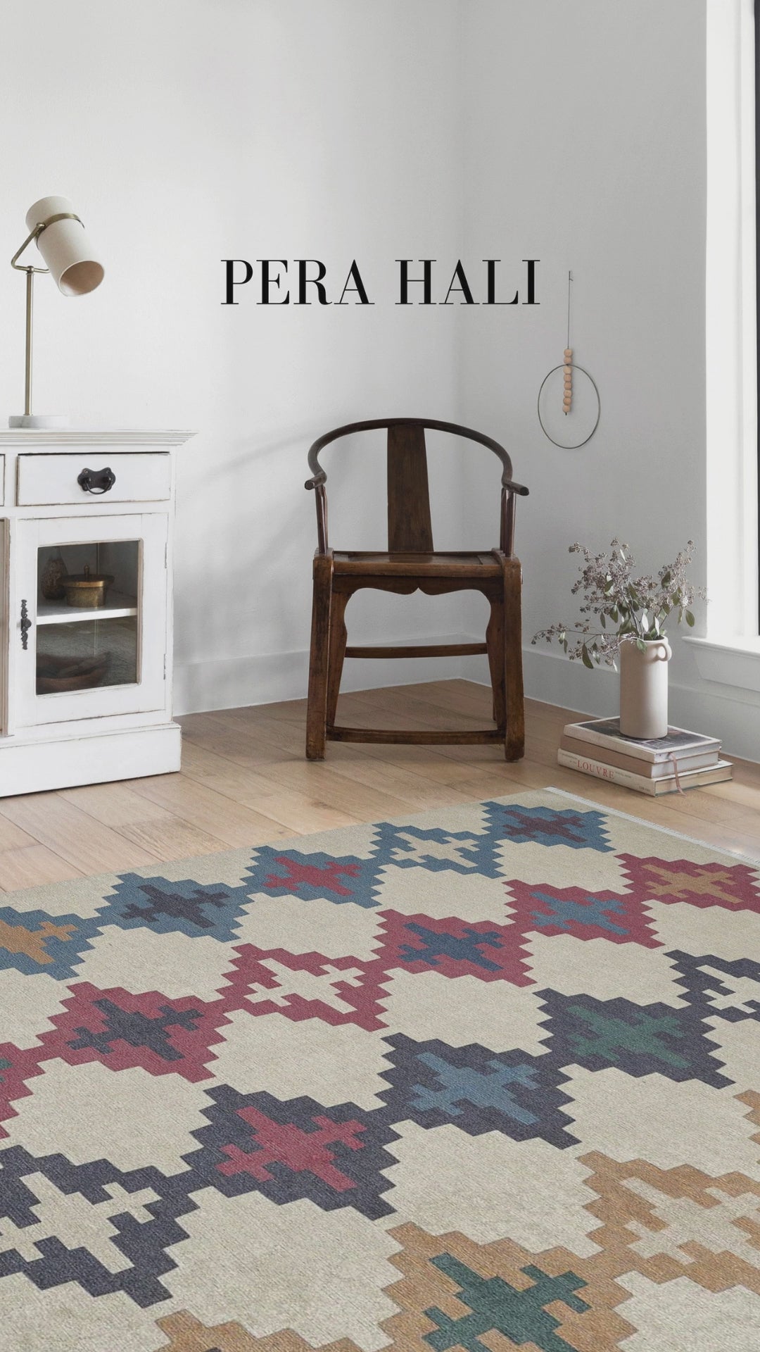 Videoyu yükle: Bej Zeminli Çok Renkli Etnik Desenli Bohem Tarzı Kilim Halı