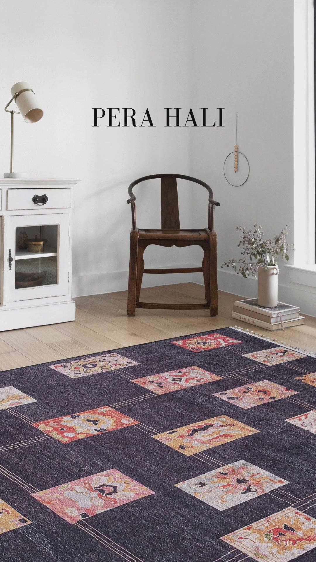 Videoyu yükle: Örgü Saçaklı Koyu Füme Eskitme Kare Desenli Halı