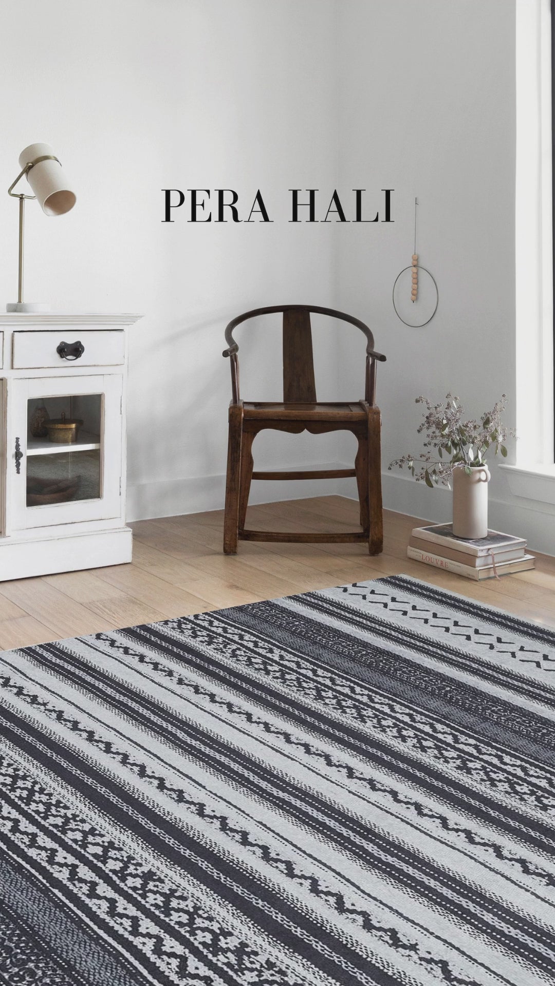 Videoyu yükle: Beyaz Siyah Çizgili Vintage Halı