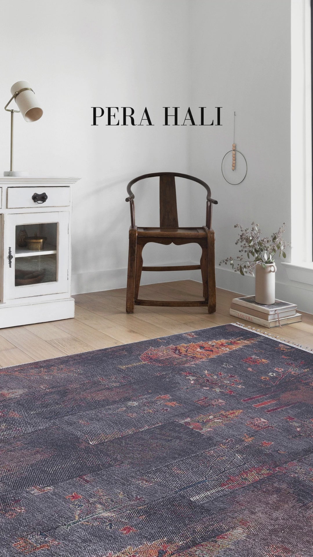 Video laden: Blassrosa, cremebeige, geometrisch gemusterter Kelim-Teppich