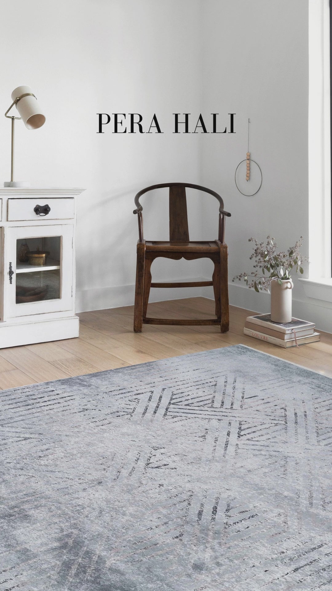 Video laden: Blassrosa, cremebeige, geometrisch gemusterter Kelim-Teppich