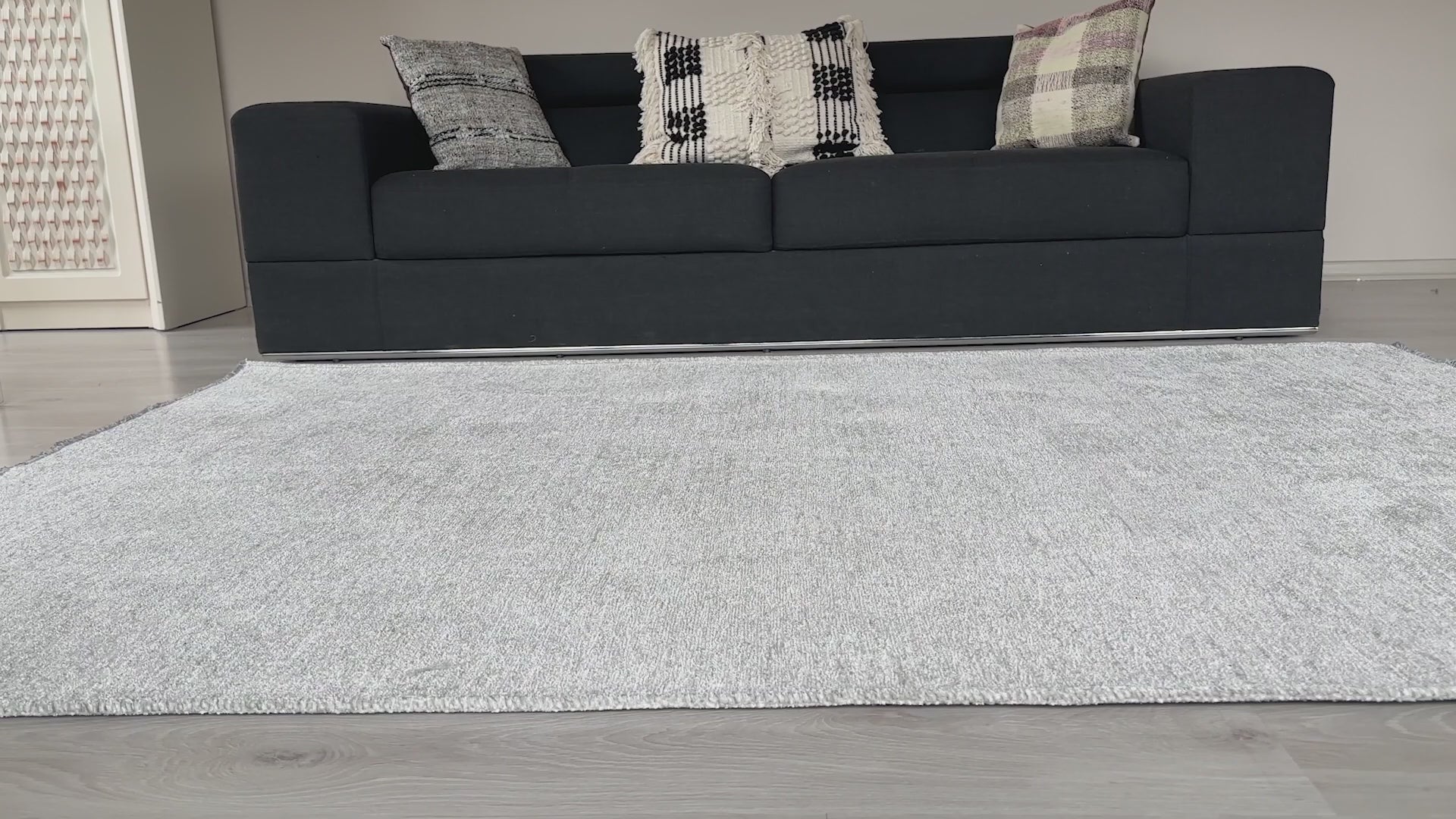 Videoyu yükle: Gümüş Pamuk Polyester Modern Düz Yıkanabilir Antibakteriyel Halı