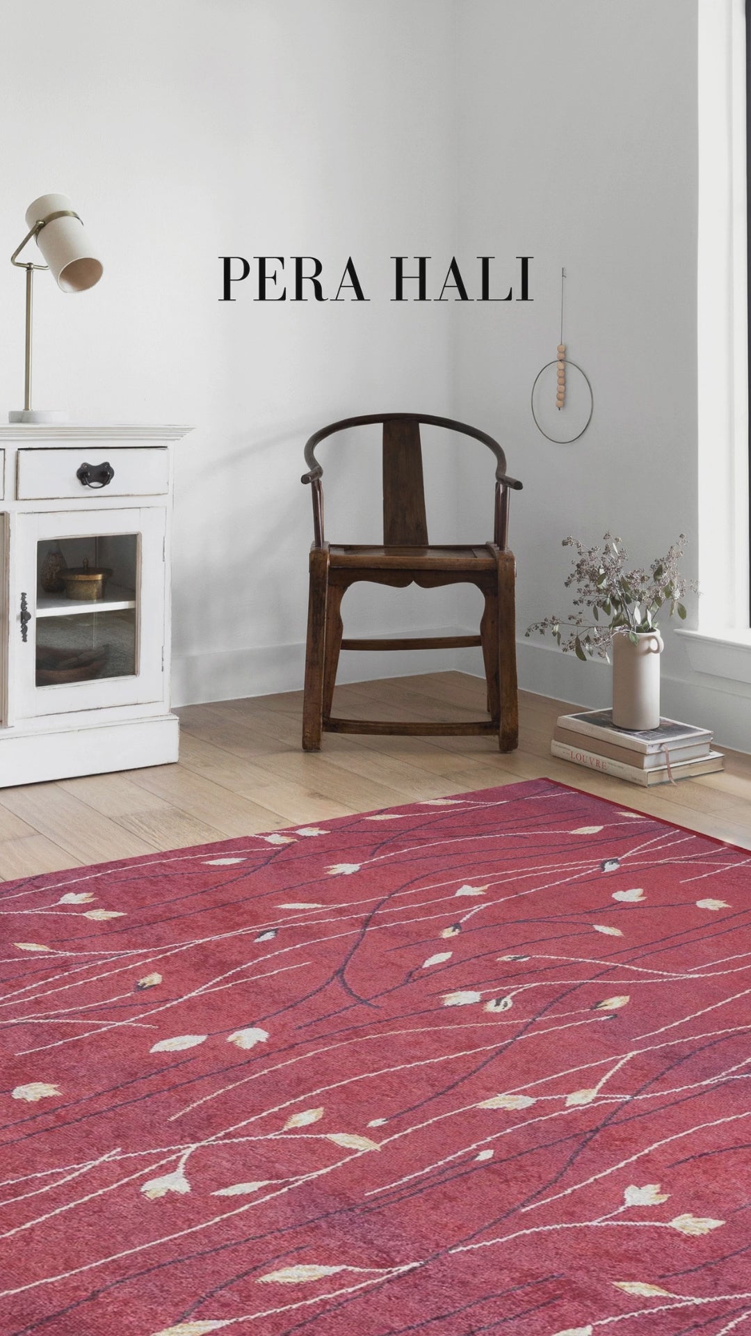 Video laden: Roter Kelim-Teppich mit Blumenmuster