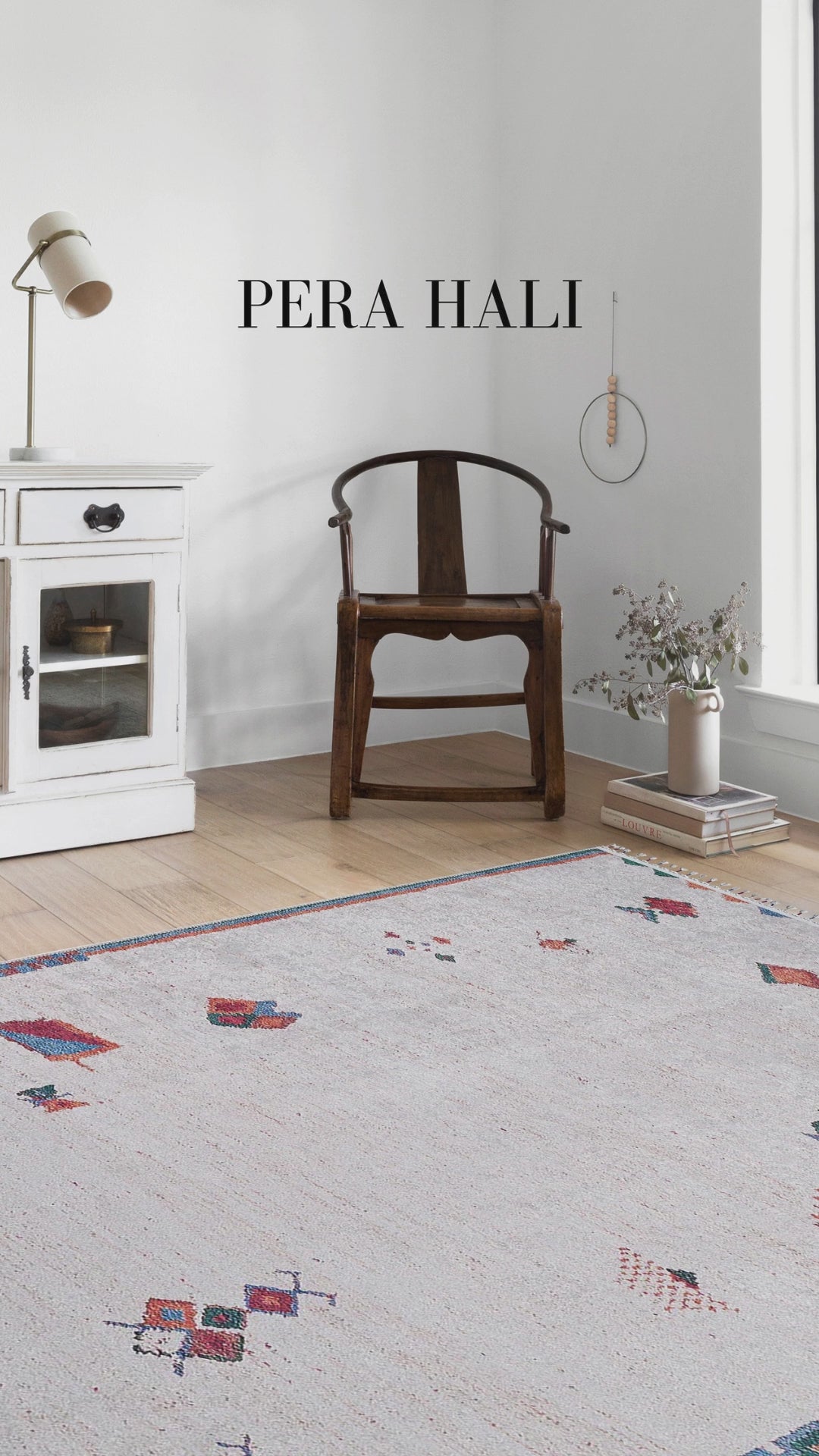 Video laden: Weißer Elfenbein-Kelim-Teppich