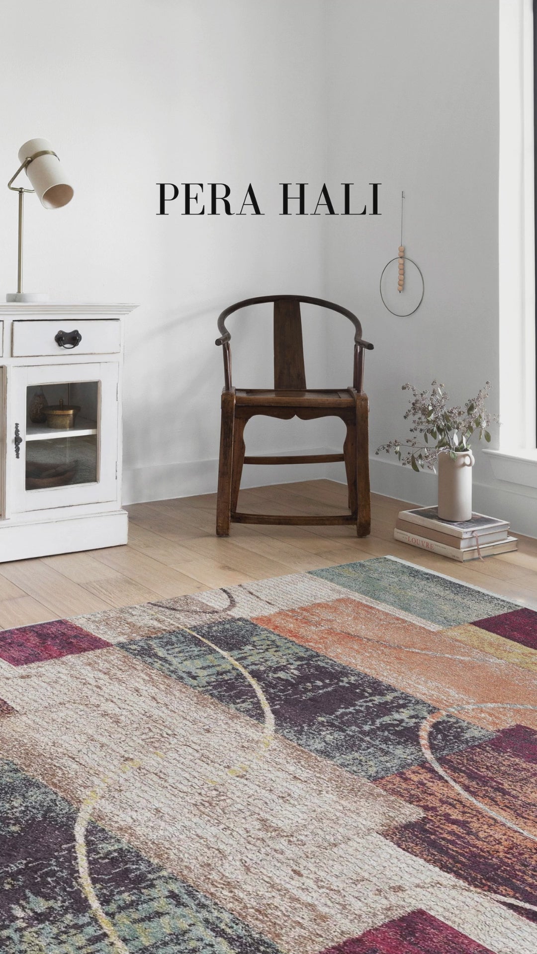 Videoyu yükle: Çok Renkli Blok ve Daire Desenli Halı