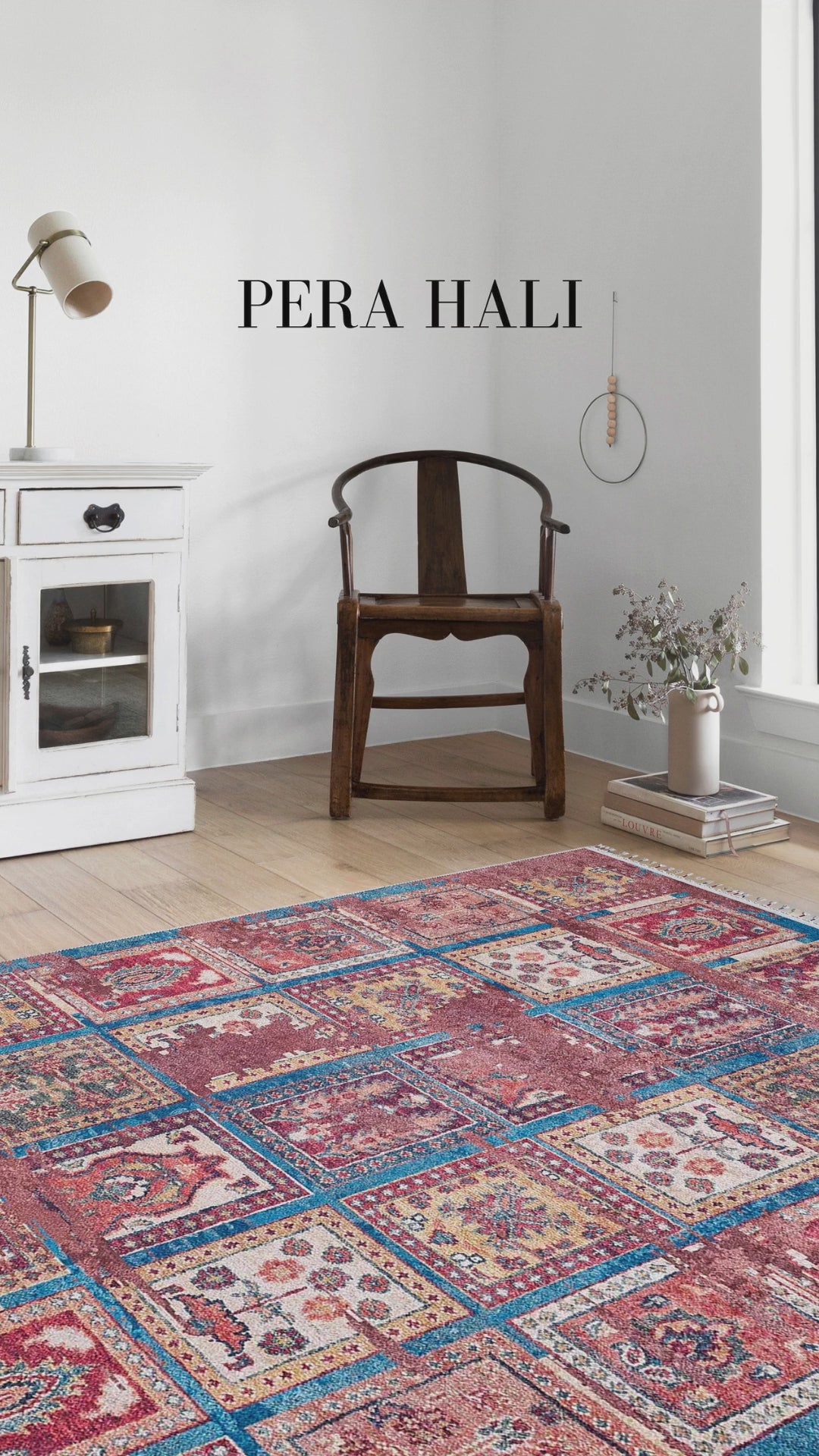 Video laden: Blassrosa, cremebeige, geometrisch gemusterter Kelim-Teppich