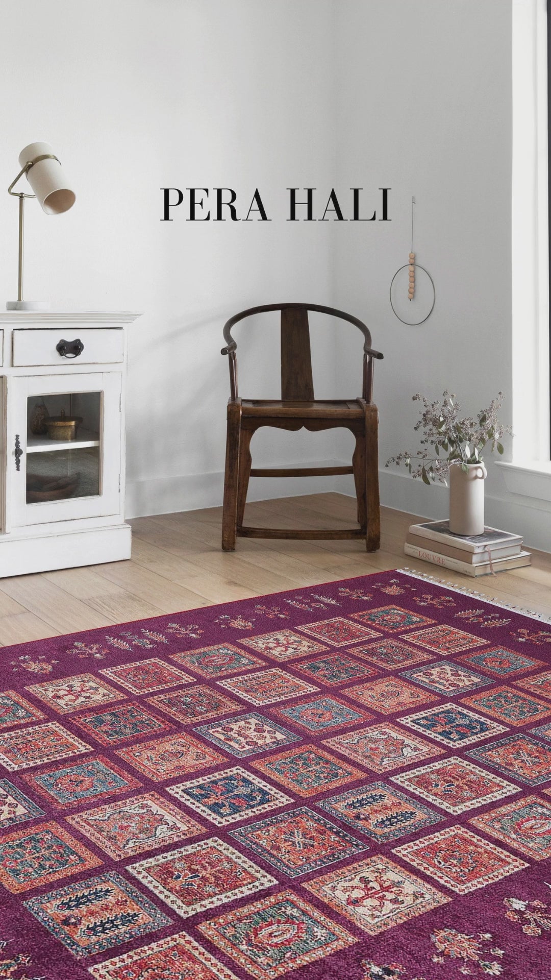 Video laden: Blassrosa, cremebeige, geometrisch gemusterter Kelim-Teppich