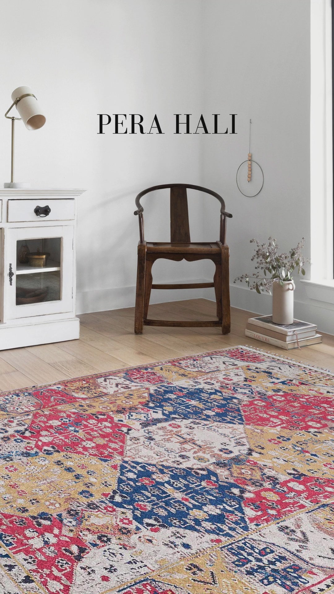 Video laden: Blassrosa, cremebeige, geometrisch gemusterter Kelim-Teppich