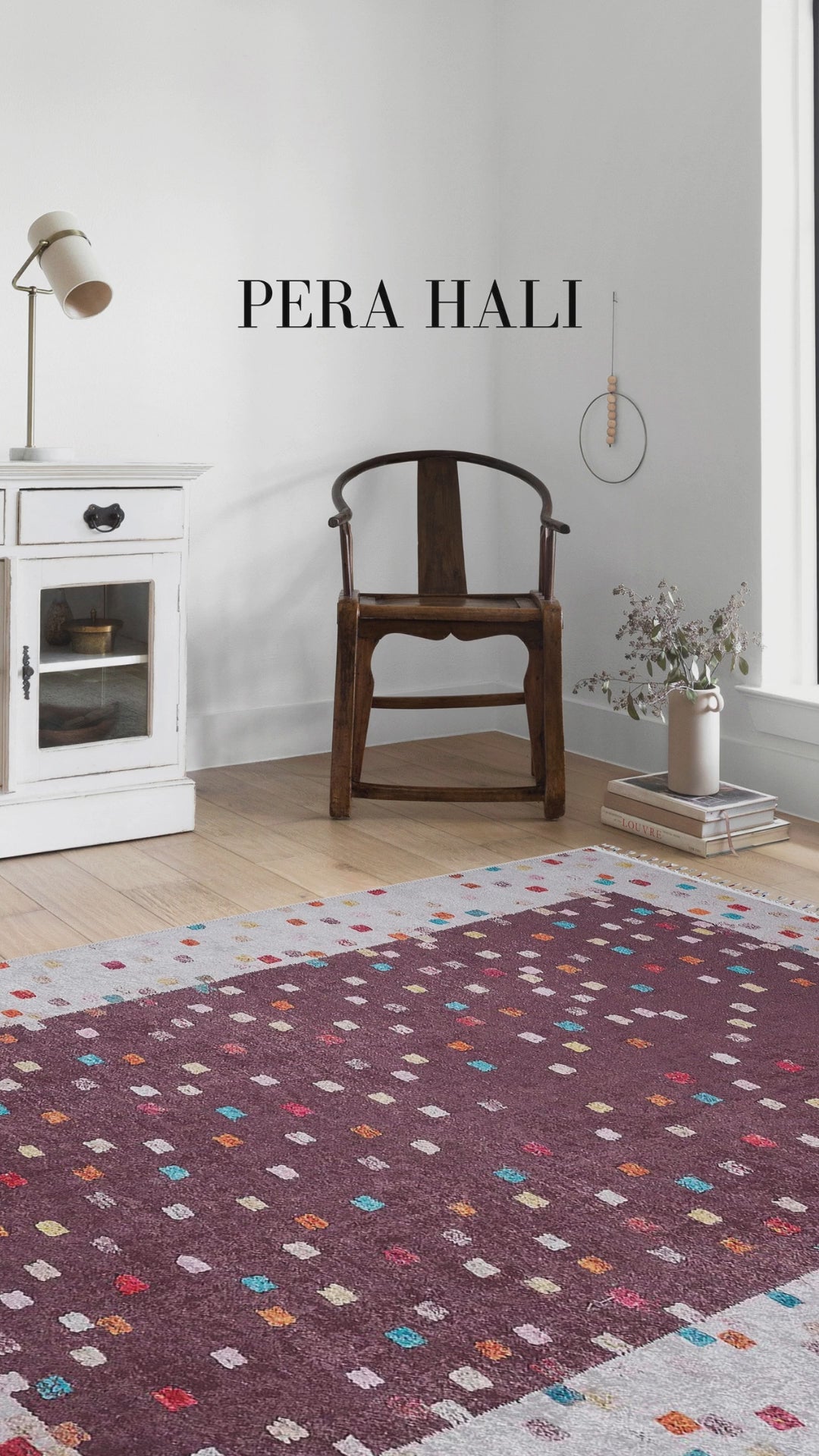 Video laden: Blassrosa, cremebeige, geometrisch gemusterter Kelim-Teppich