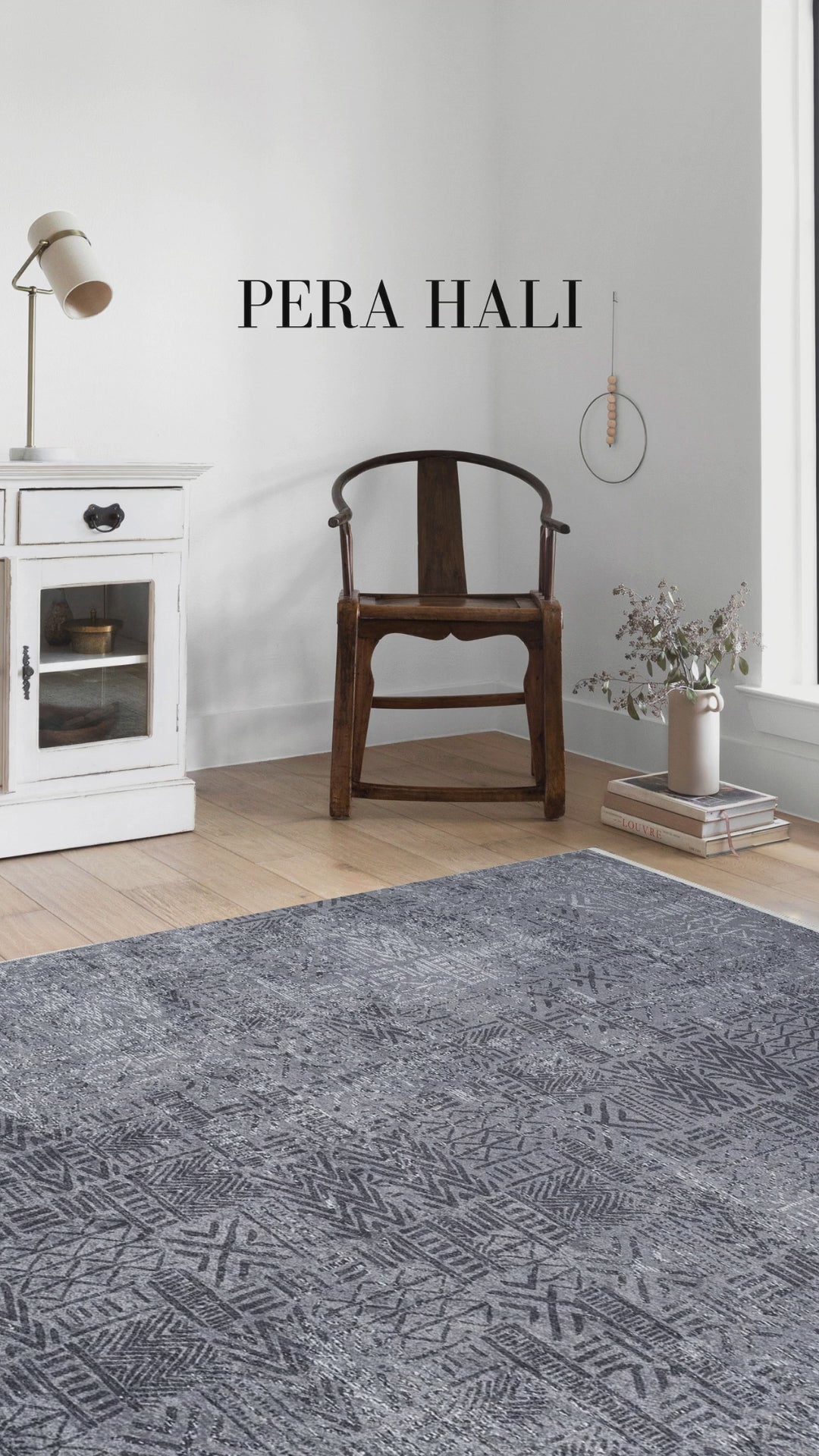 Videoyu yükle: Koyu Gri Etnik Geometrik Desenli Modern Halı