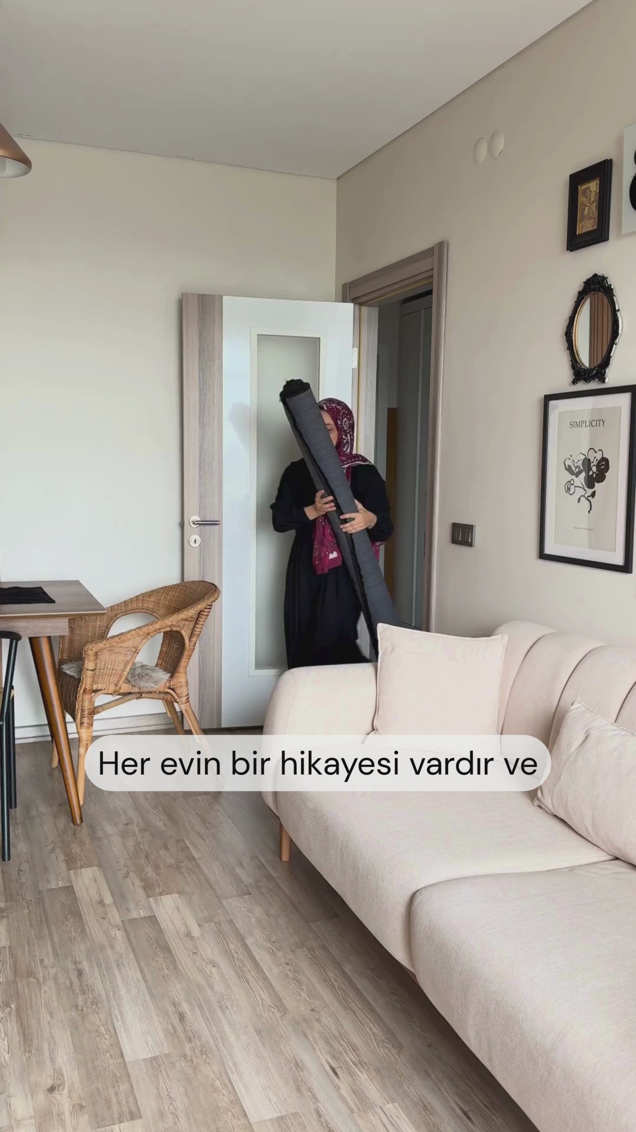 Video laden: Bunter Karabach-Teppich mit Blumenmuster