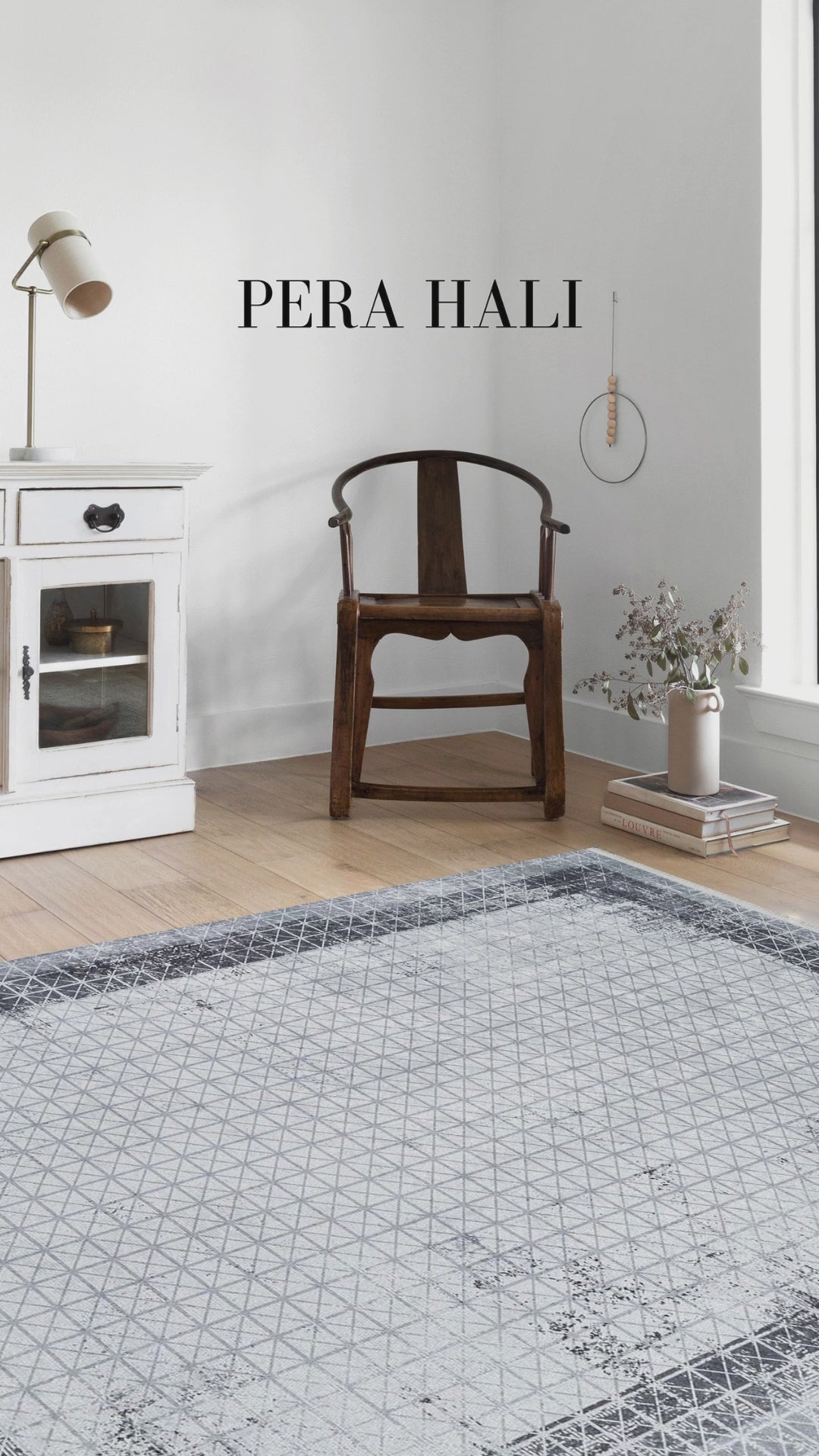 Video laden: Geometrischer schwarzgrauer Teppich