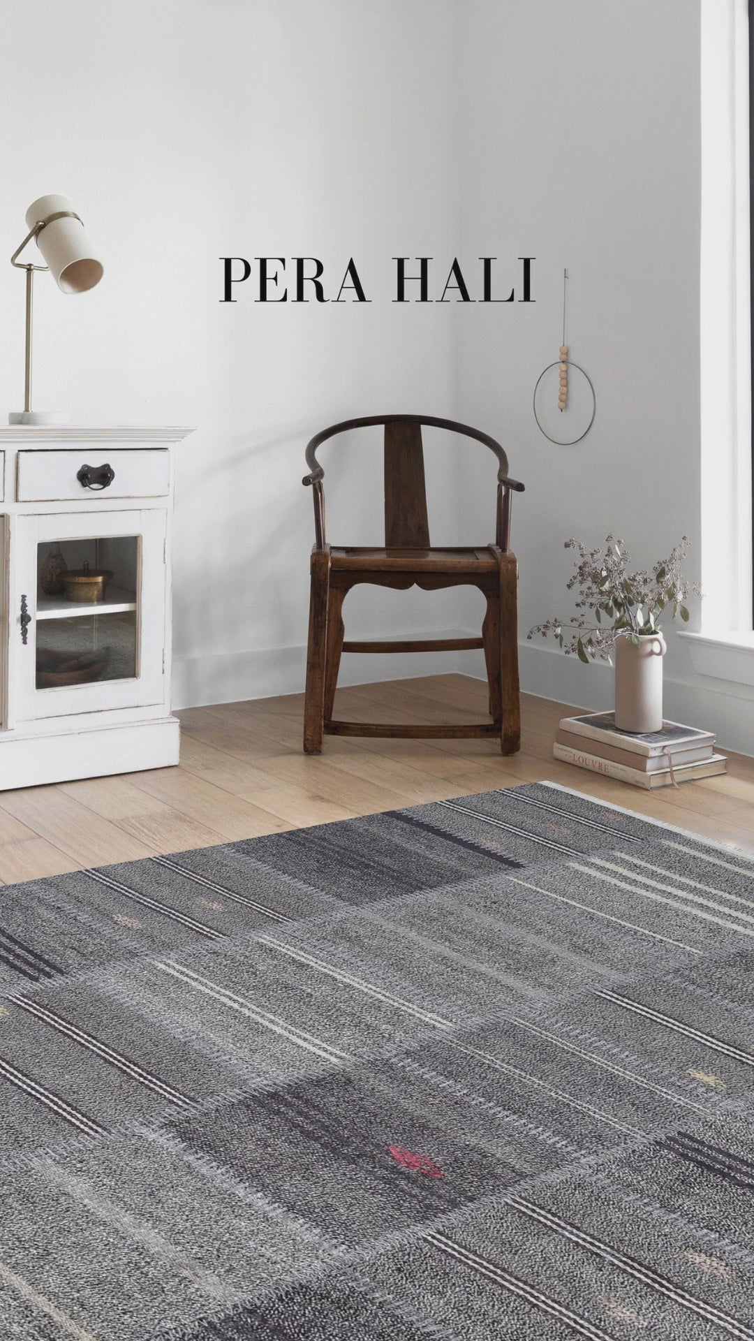 Videoyu yükle: Açık Gri Siyah Çizgili Kilim Halı