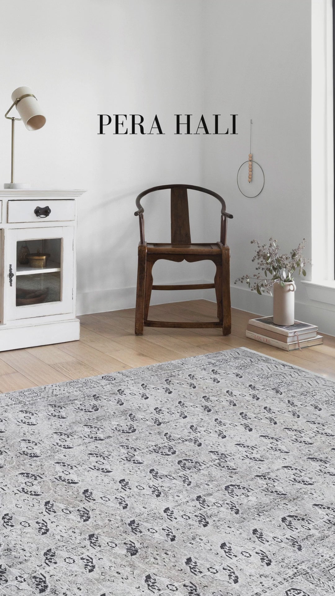 Video laden: Orange-silberner Kelim-Teppich mit geometrischem Muster