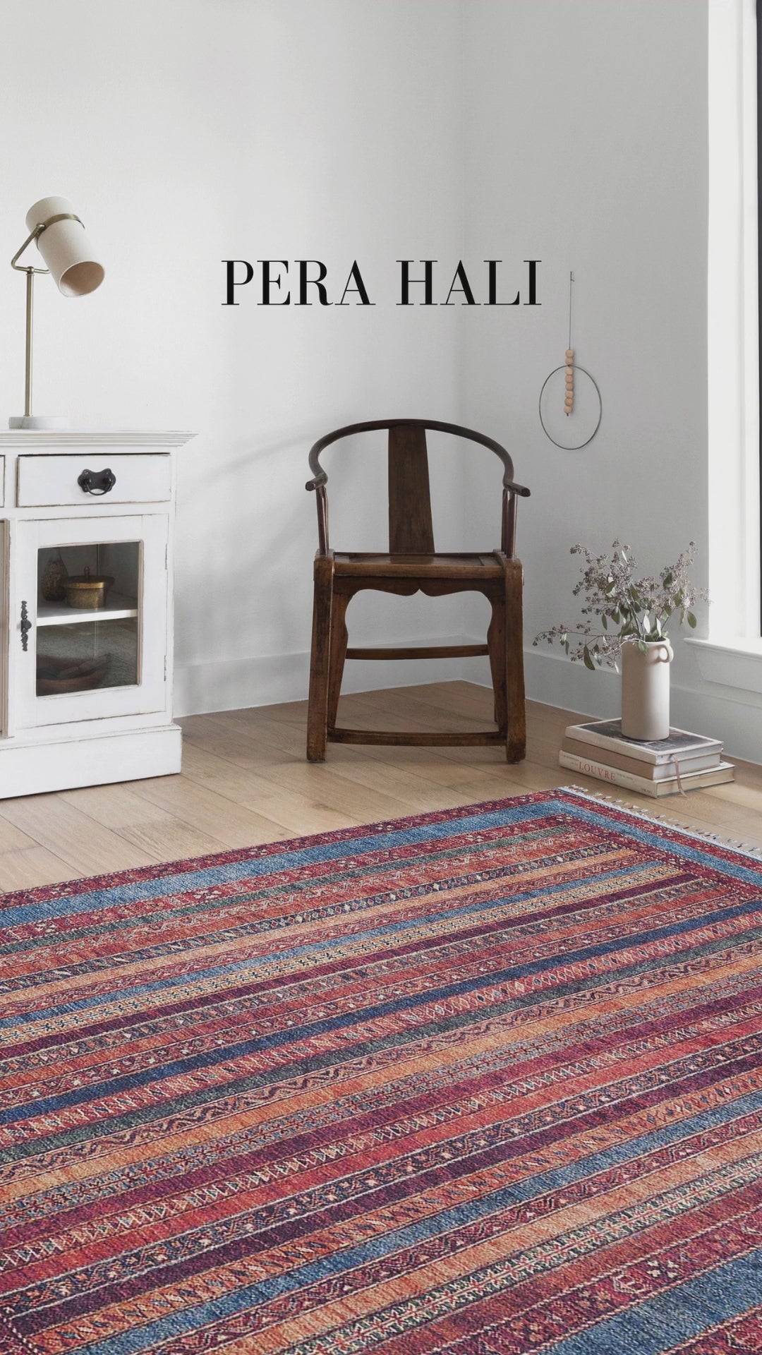 Video laden: Blassrosa, cremebeige, geometrisch gemusterter Kelim-Teppich