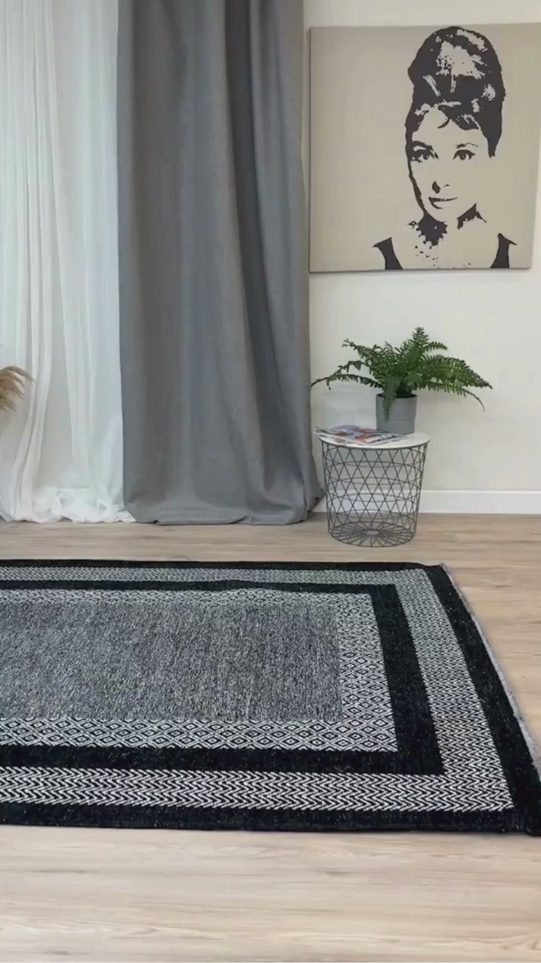Video laden: Grau-schwarzer, moderner, waschbarer, antibakterieller Wohnzimmerteppich