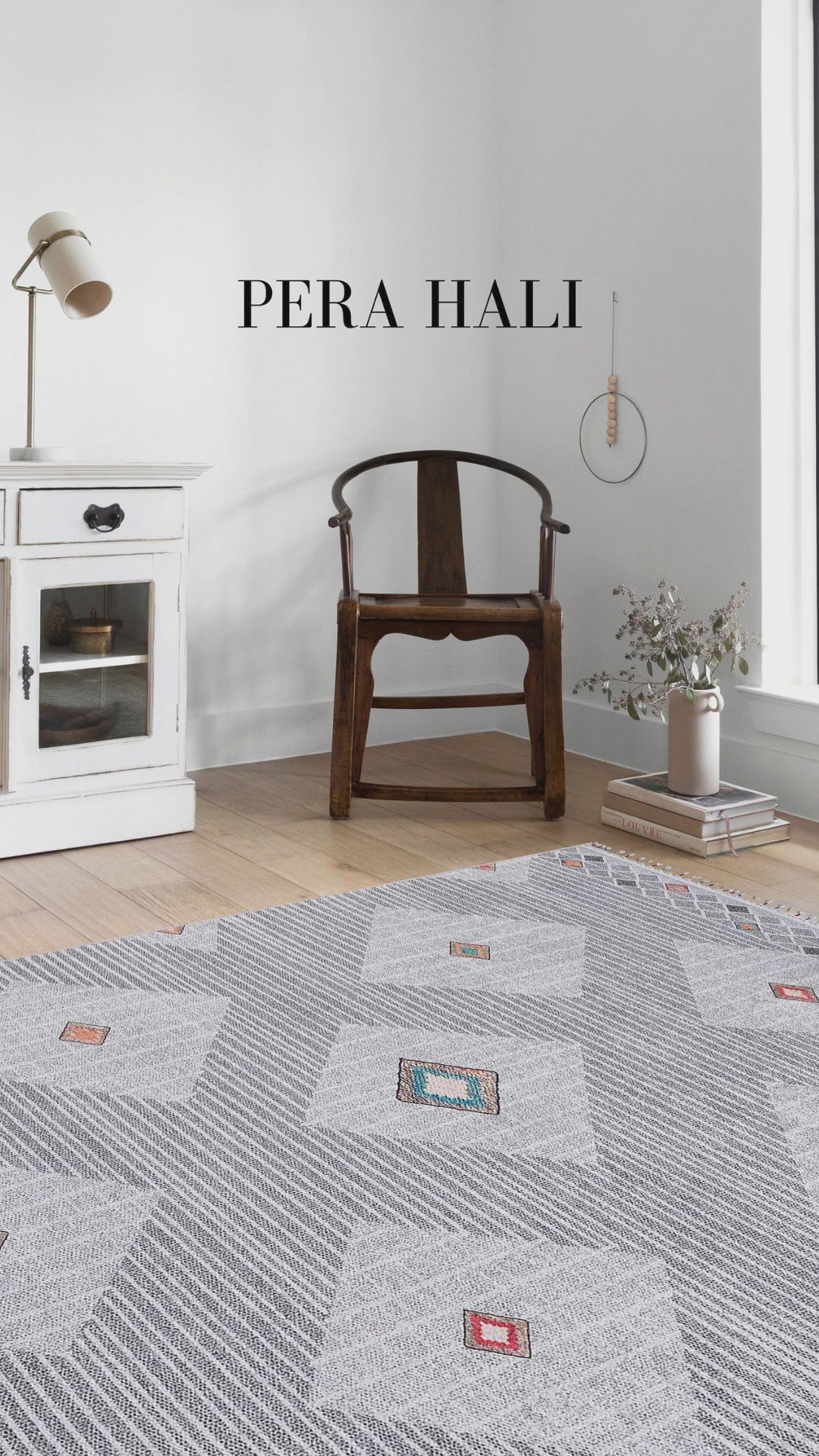 Video laden: Blassrosa, cremebeige, geometrisch gemusterter Kelim-Teppich