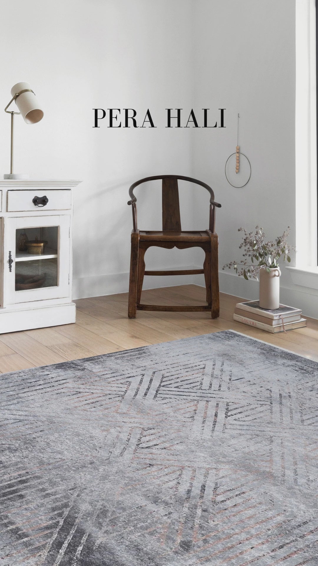 Video laden: Blassrosa, cremebeige, geometrisch gemusterter Kelim-Teppich