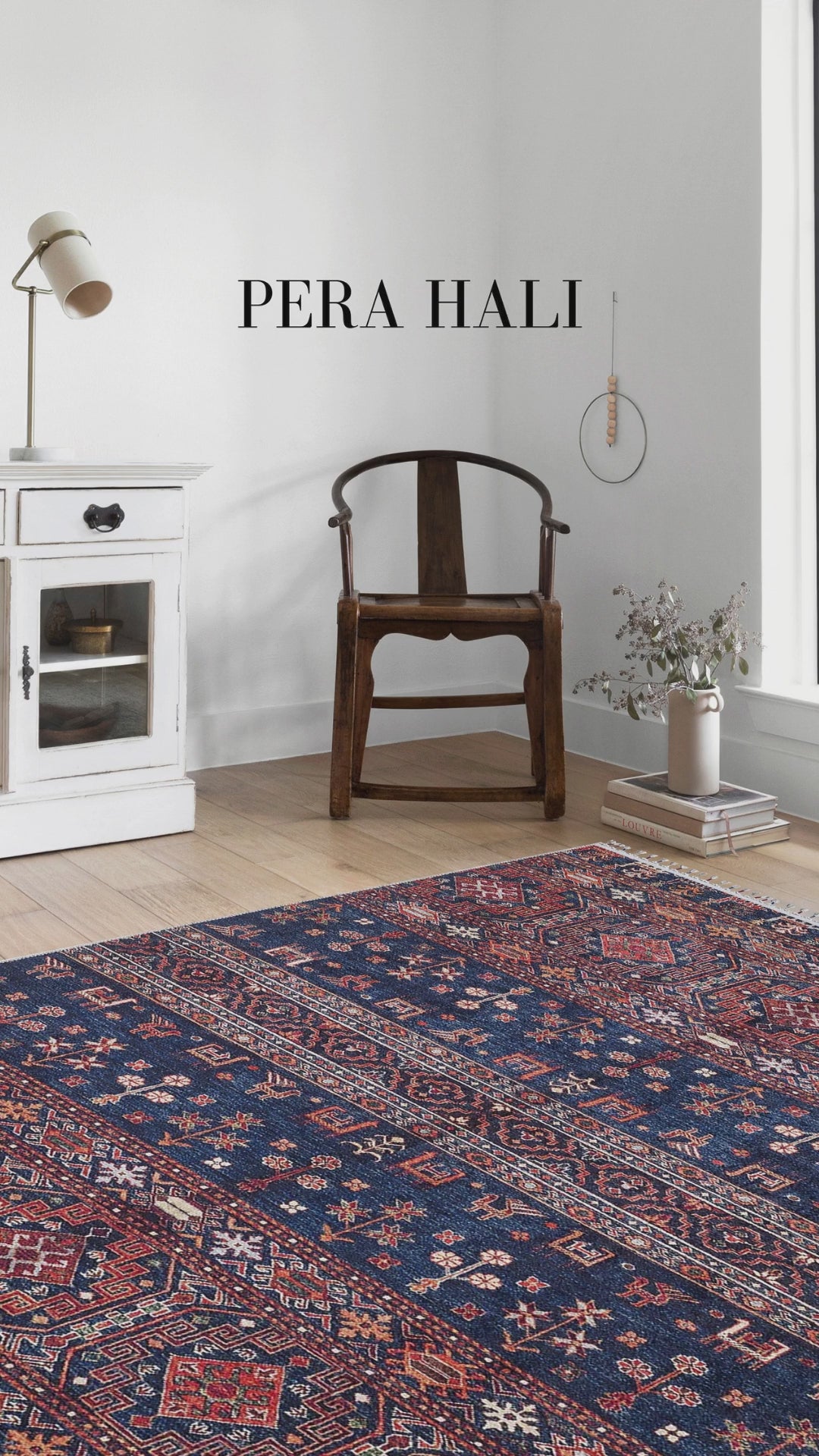 Video laden: Ethnischer Kelim-Teppich in Marineblau und Rot