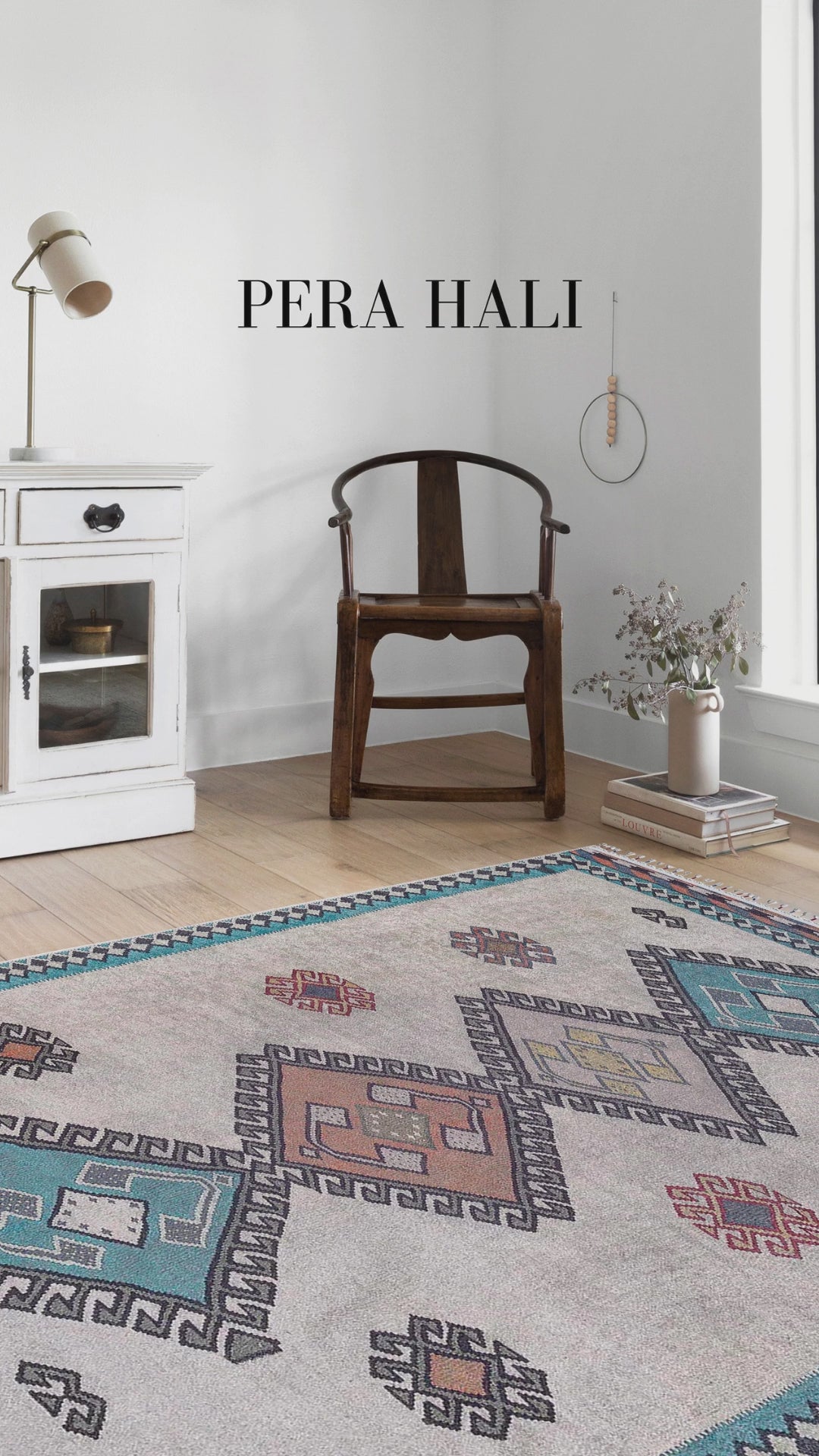 Video laden: Blassrosa, cremebeige, geometrisch gemusterter Kelim-Teppich