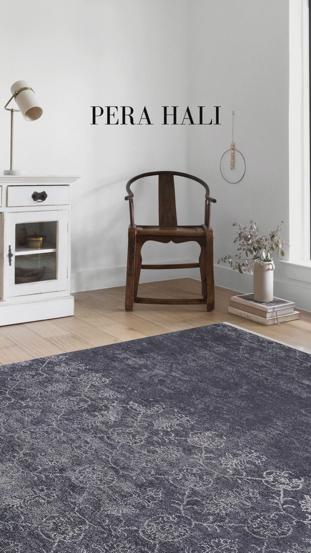 Videoyu yükle: Siyah Beyaz Geometrik Çiçek Desenli Eskitme Halı