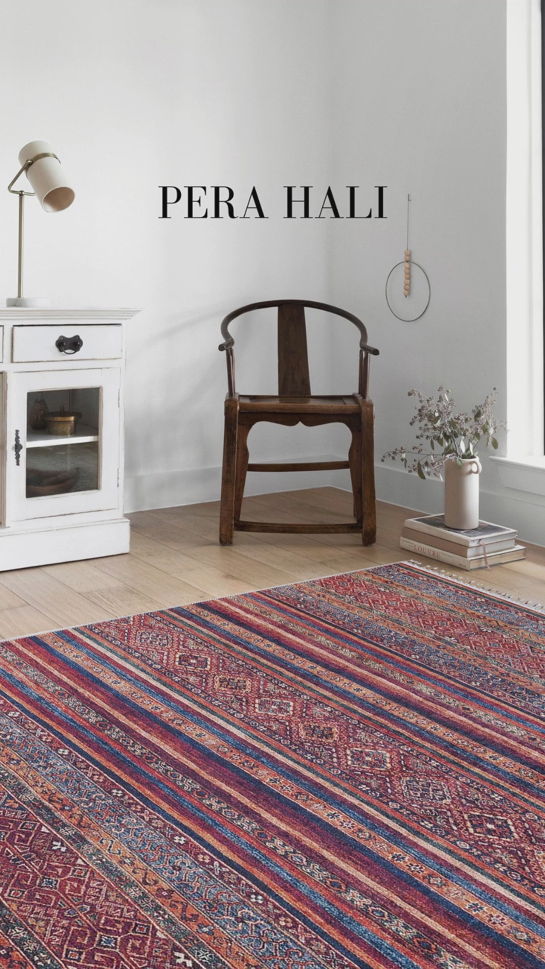 Video laden: Blassrosa, cremebeige, geometrisch gemusterter Kelim-Teppich