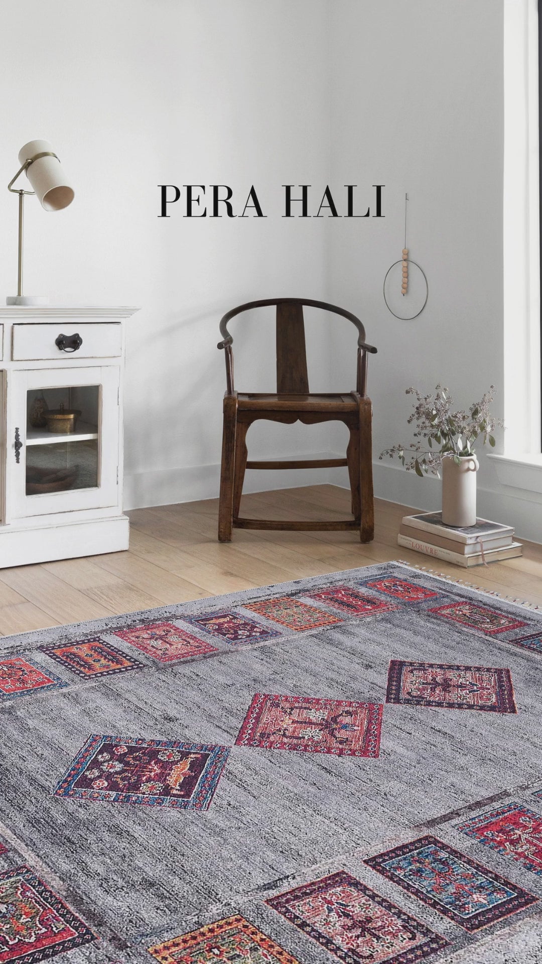 Video laden: Blassrosa, cremebeige, geometrisch gemusterter Kelim-Teppich