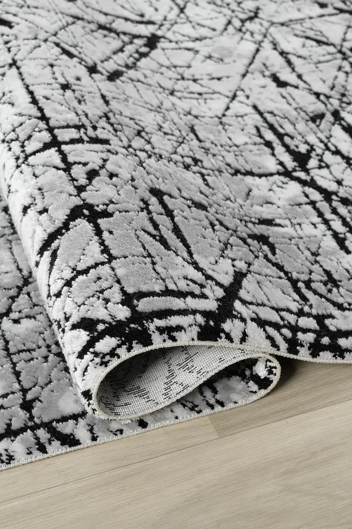 Gri Siyah Soyut Çizgi Desenli Modern Halı 240x340 cm