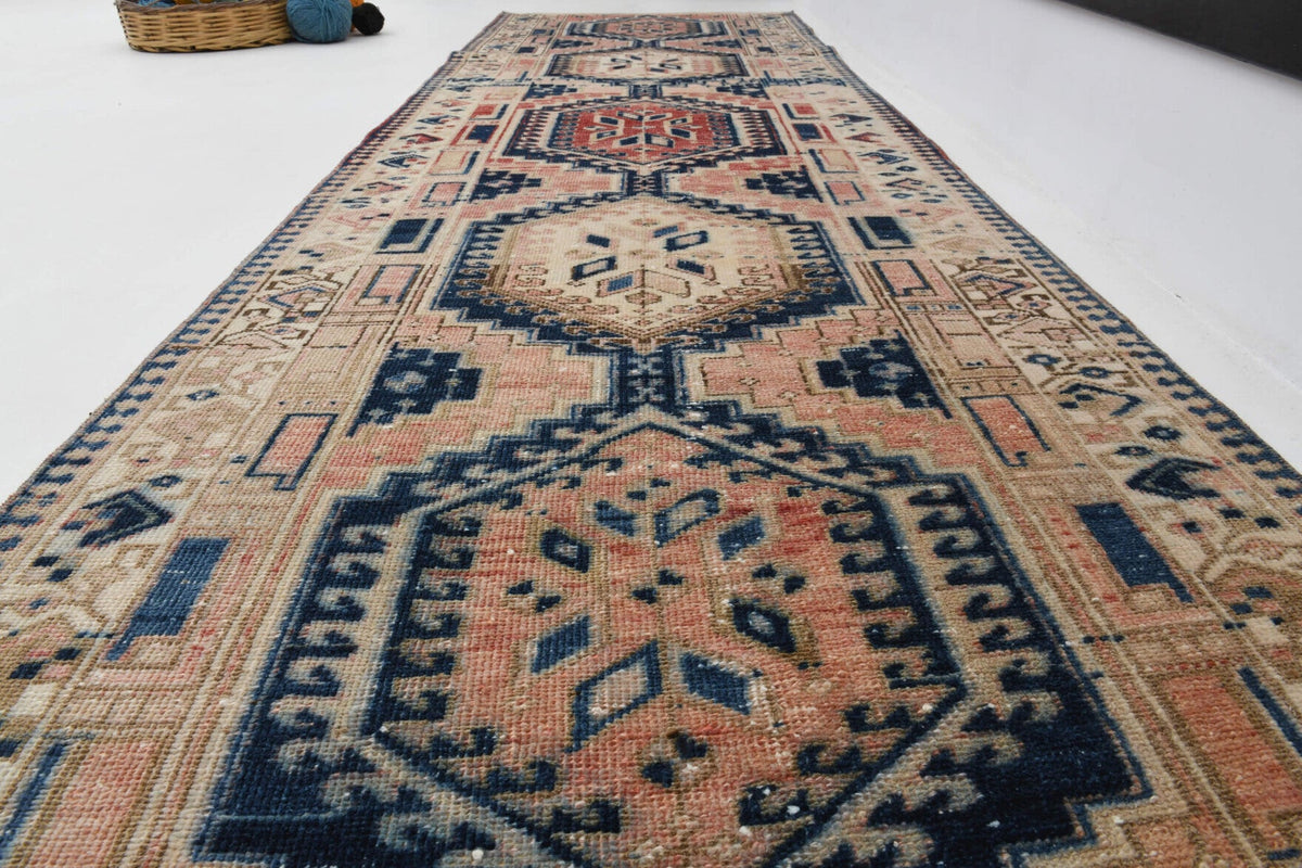 Turuncu ve gri renkli el dokuma vintage yolluk, yün hav, pamuk taban