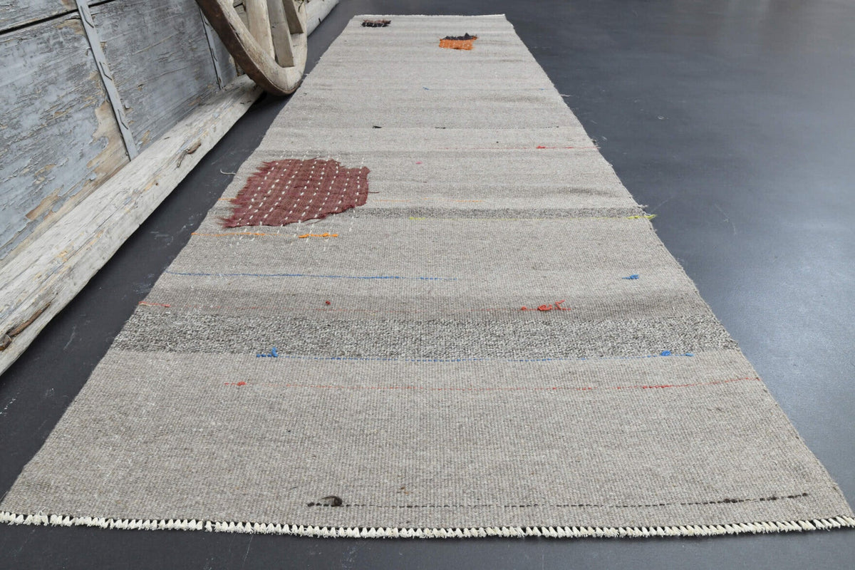 Oryantal desenli vintage kilim yolluk – bej ve beyaz tonlarda yün dokuma