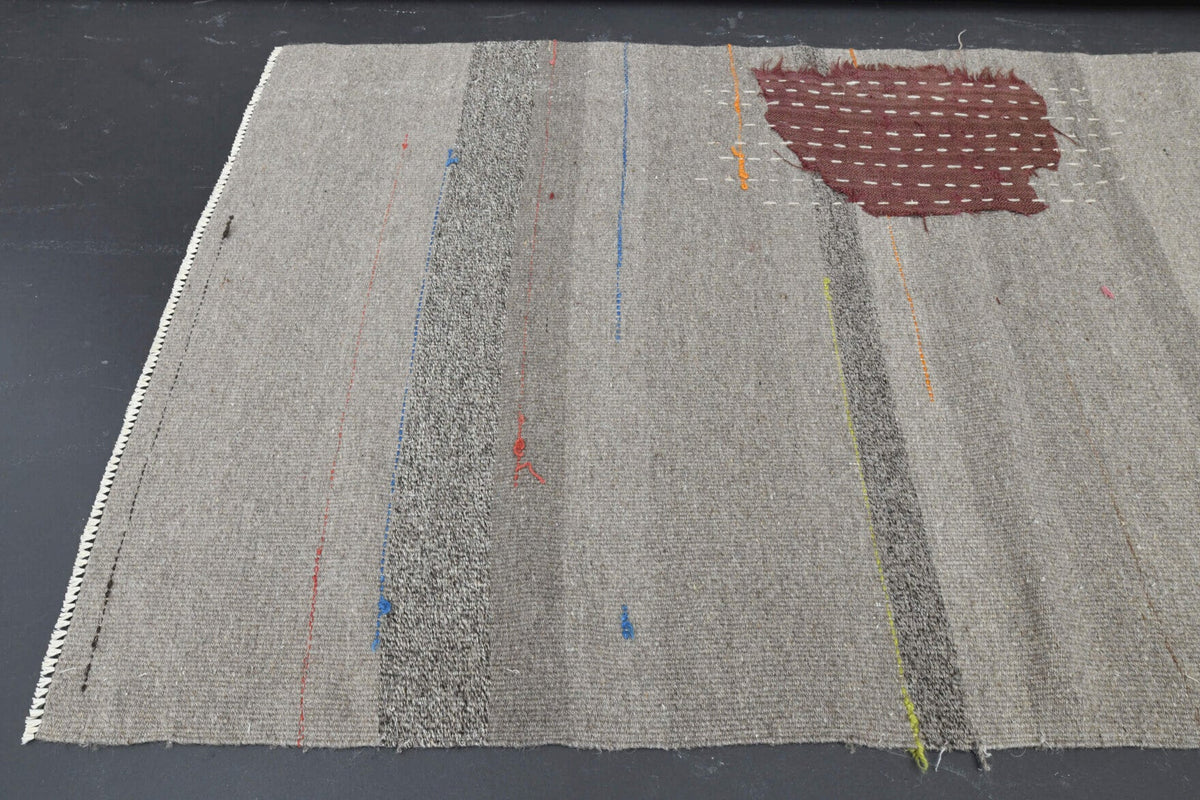 Bej ve beyaz renkli vintage kilim yolluk, %100 yün dokuma
