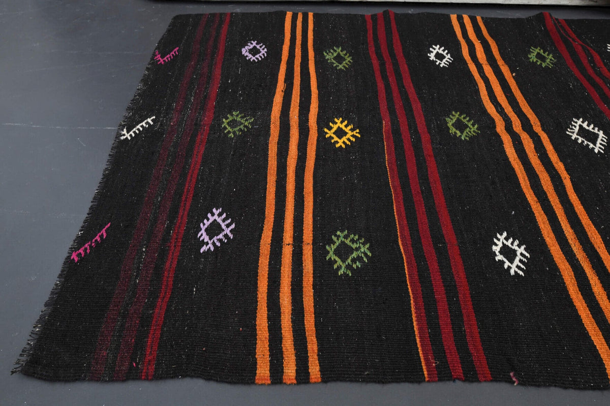 Siyah, kırmızı ve kahverengi renkli vintage kilim yolluk, %100 yün dokuma