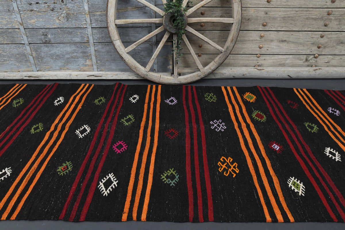 Anadolu kökenli el dokuma kilim – 1960'lar üretimi, oryantal desenli