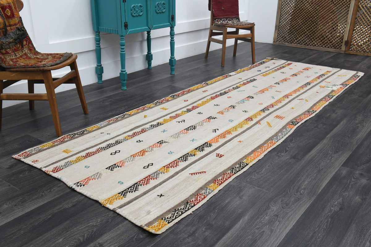 Oryantal desenli vintage kilim yolluk – bej, turuncu ve beyaz tonlarda yün dokuma